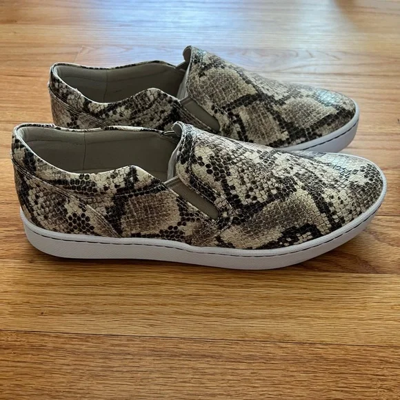 Clarks Pawley Bliss Sneaker in Taupe Snake - Picture 2 of 5